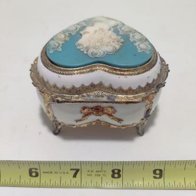 VINTAGE BLUE CAMEO JEWELRY MUSIC BOX