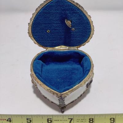 VINTAGE BLUE CAMEO JEWELRY MUSIC BOX