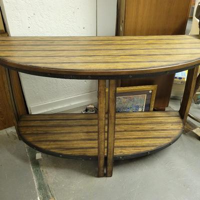 BEAUTIFUL 4 PIECE BARREL LIVING ROOM SET - SEE PICS