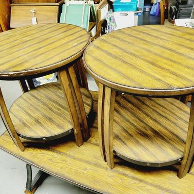 BEAUTIFUL 4 PIECE BARREL LIVING ROOM SET - SEE PICS