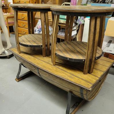 BEAUTIFUL 4 PIECE BARREL LIVING ROOM SET - SEE PICS