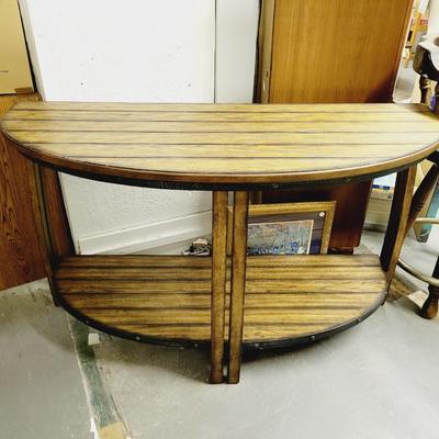 BEAUTIFUL 4 PIECE BARREL LIVING ROOM SET - SEE PICS