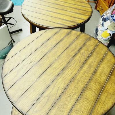 BEAUTIFUL 4 PIECE BARREL LIVING ROOM SET - SEE PICS