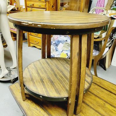 BEAUTIFUL 4 PIECE BARREL LIVING ROOM SET - SEE PICS