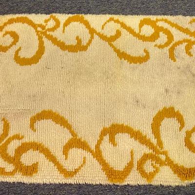 Rug 27â€ x 51â€