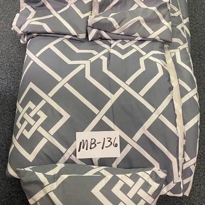Like New King Size Bedspread and Sheet Set