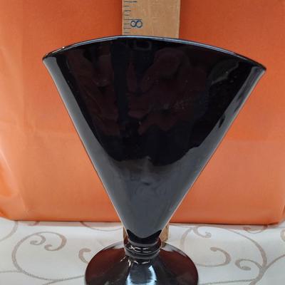 Solid Black Gloss Fan Vase 7 1/2