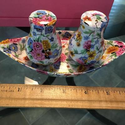Jennifer salt and pepper set