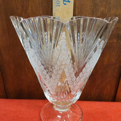 Heavy Beautiful Design Cut Glass Fan Vase