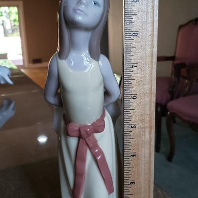 Lladro "Naughty Girl with straw Hat" #05006