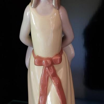 Lladro "Naughty Girl with straw Hat" #05006