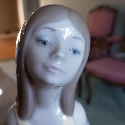 Lladro "Naughty Girl with straw Hat" #05006