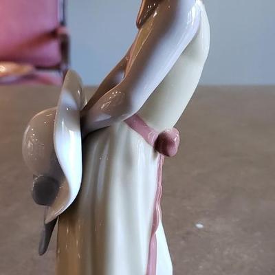 Lladro "Naughty Girl with straw Hat" #05006