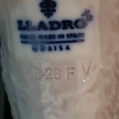 Lladro Woolly dog poodle #1259 standing retired