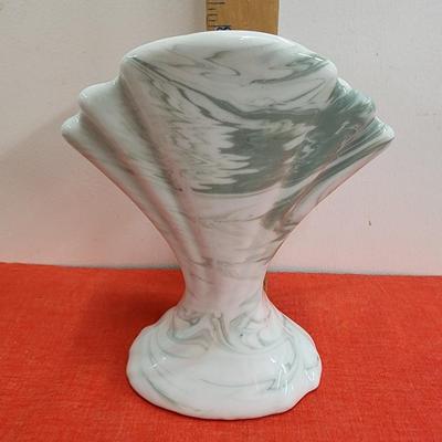 Beautiful White/Green Swirl Design Fan Vase