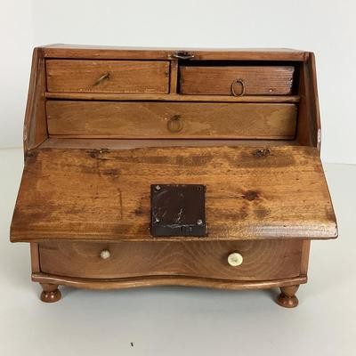 8064 Antique Miniature Slant Front Desk / Doll Chest / Salesman Sample