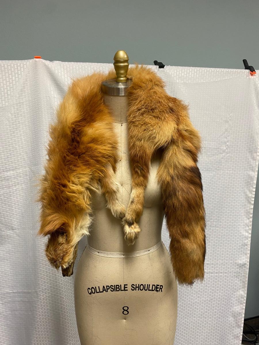 Genuine Real Red Fox Fur Shawl Shoulder Wrap with Head, Legs, & Tail |  EstateSales.org