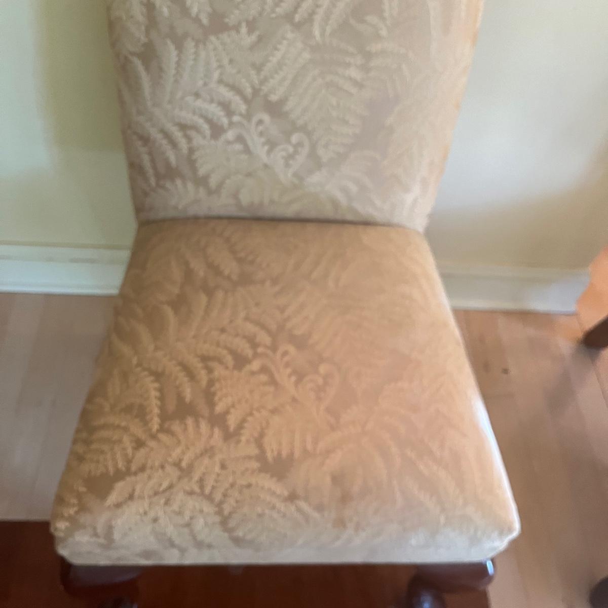 Set of Ethan Allen Dining Room Chairs (DRMG)