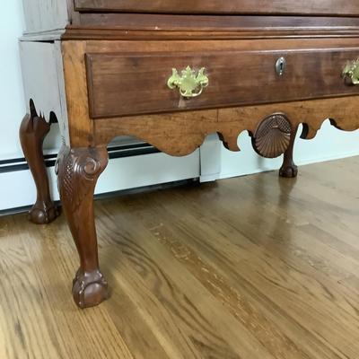 8085 Antique Mahogany Chippendale Graduated Drawer Highboy