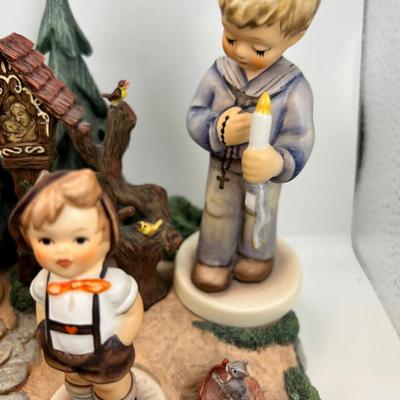 1995 Heavenly Harmonies 933-D HUMMELSCAPES 6" backdrop with 4 Hummel  Figurines