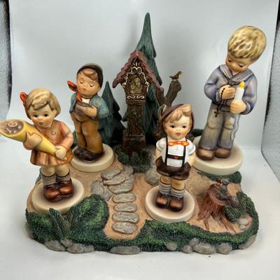 1995 Heavenly Harmonies 933-D HUMMELSCAPES 6" backdrop with 4 Hummel  Figurines