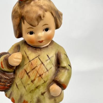 Hummel Club girl  figurine