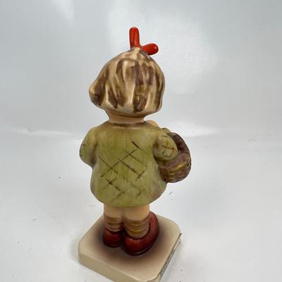 Hummel Club girl  figurine