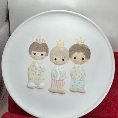 Precious Moments Christmas Plate " Wee Three KIngs"