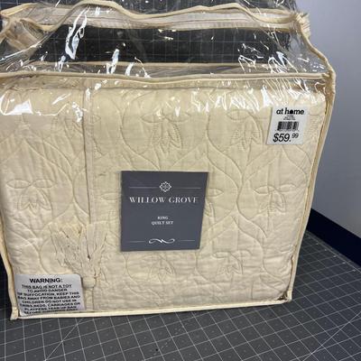 Willow  Grove KING QUILT only, New 