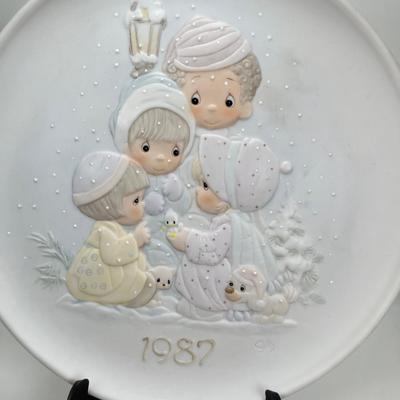 Precious Moments Christmas Plate " My Peace I give Unto Thee"