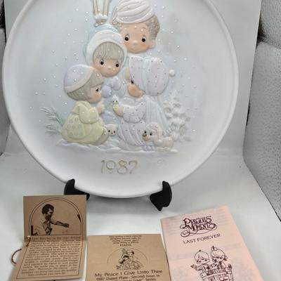 Precious Moments Christmas Plate " My Peace I give Unto Thee"