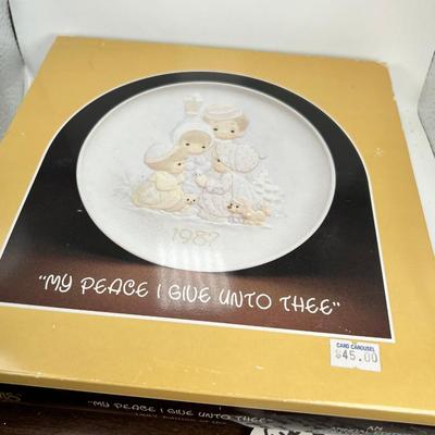 Precious Moments Christmas Plate " My Peace I give Unto Thee"