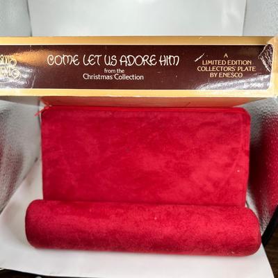 Precious Moments Christmas Plate " Come Let Us Adore Him"