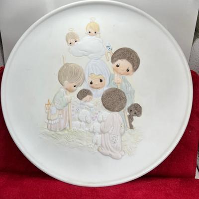 Precious Moments Christmas Plate " Come Let Us Adore Him"