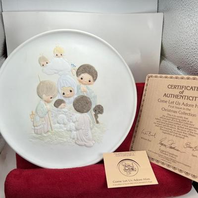 Precious Moments Christmas Plate " Come Let Us Adore Him"