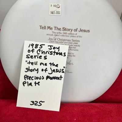 Precious Moments Christmas Plate "Tell Me the Story Of Jesus"