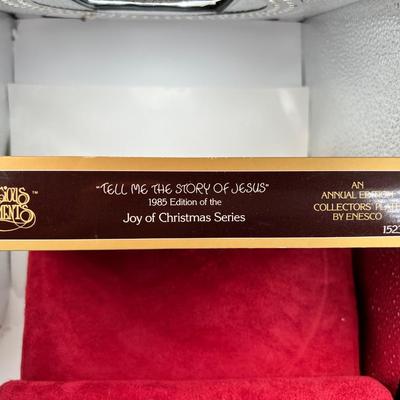 Precious Moments Christmas Plate "Tell Me the Story Of Jesus"