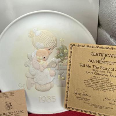 Precious Moments Christmas Plate "Tell Me the Story Of Jesus"
