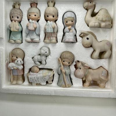 Precious Moments Nativity "O Come Let Us Adore Him" 11-Piece Set #E-2395
