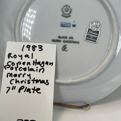 Vintage Royal Copenhagen 7" Hanging Plate 1983 "Merry Christmas" Cobalt Blue