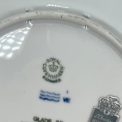Vintage Royal Copenhagen 7" Hanging Plate 1983 "Merry Christmas" Cobalt Blue