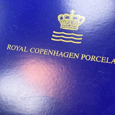 Vintage Royal Copenhagen 7" Hanging Plate 1983 "Merry Christmas" Cobalt Blue