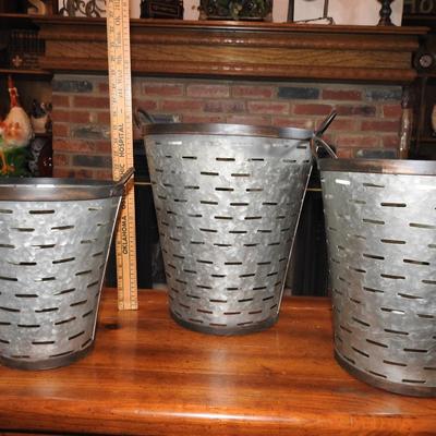 Nice collection of metal handled baskets