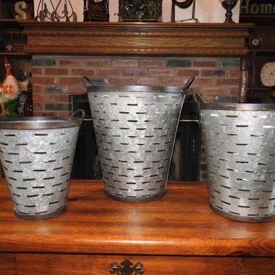 Nice collection of metal handled baskets