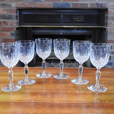 Set of 6 beautiful crystal stemmed goblets