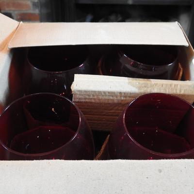 Set of 4 cranberry goblets with glass garland new in box
