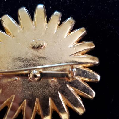 Weiss Daisy Jewelry Pieces