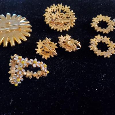 Weiss Daisy Jewelry Pieces