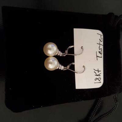 Pearl drop earrings in 18K White Gold Pierced earrings