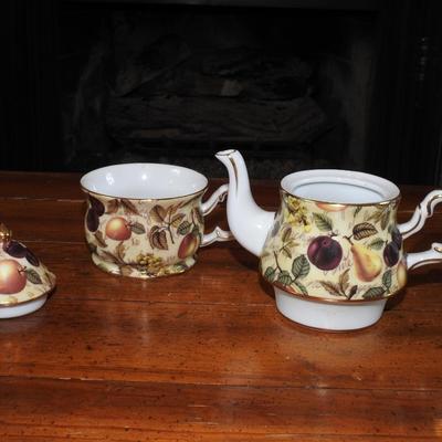 Teapot and mug set